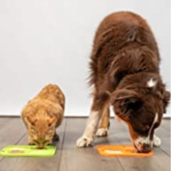 Hyper Pet Boredom Buster Calmers/ Slow Feeder/ Licking Mat/ Green - Picture 3 of 8